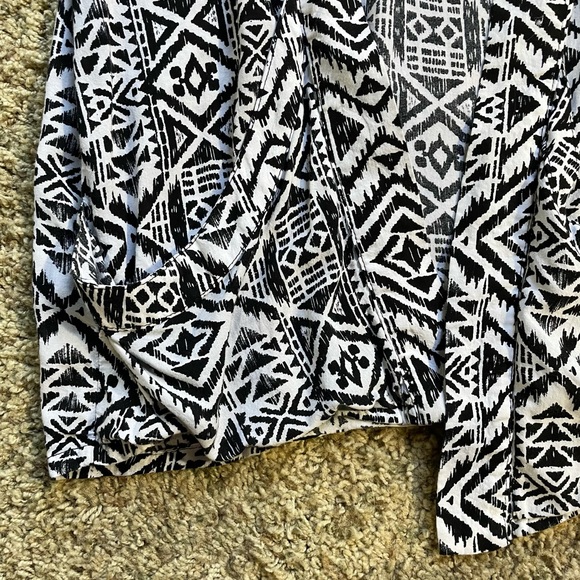Black and white tribal print kimono - Picture 2 of 2